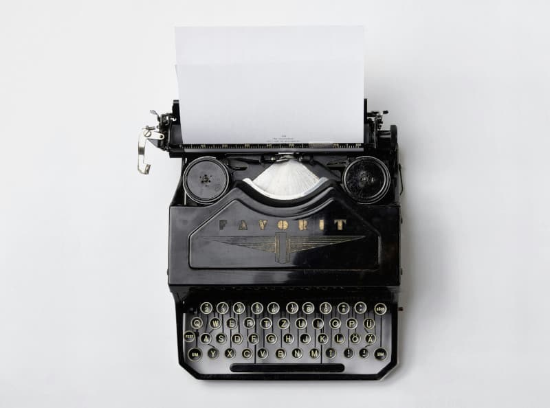 Machine à écrire illustrant la section de contact